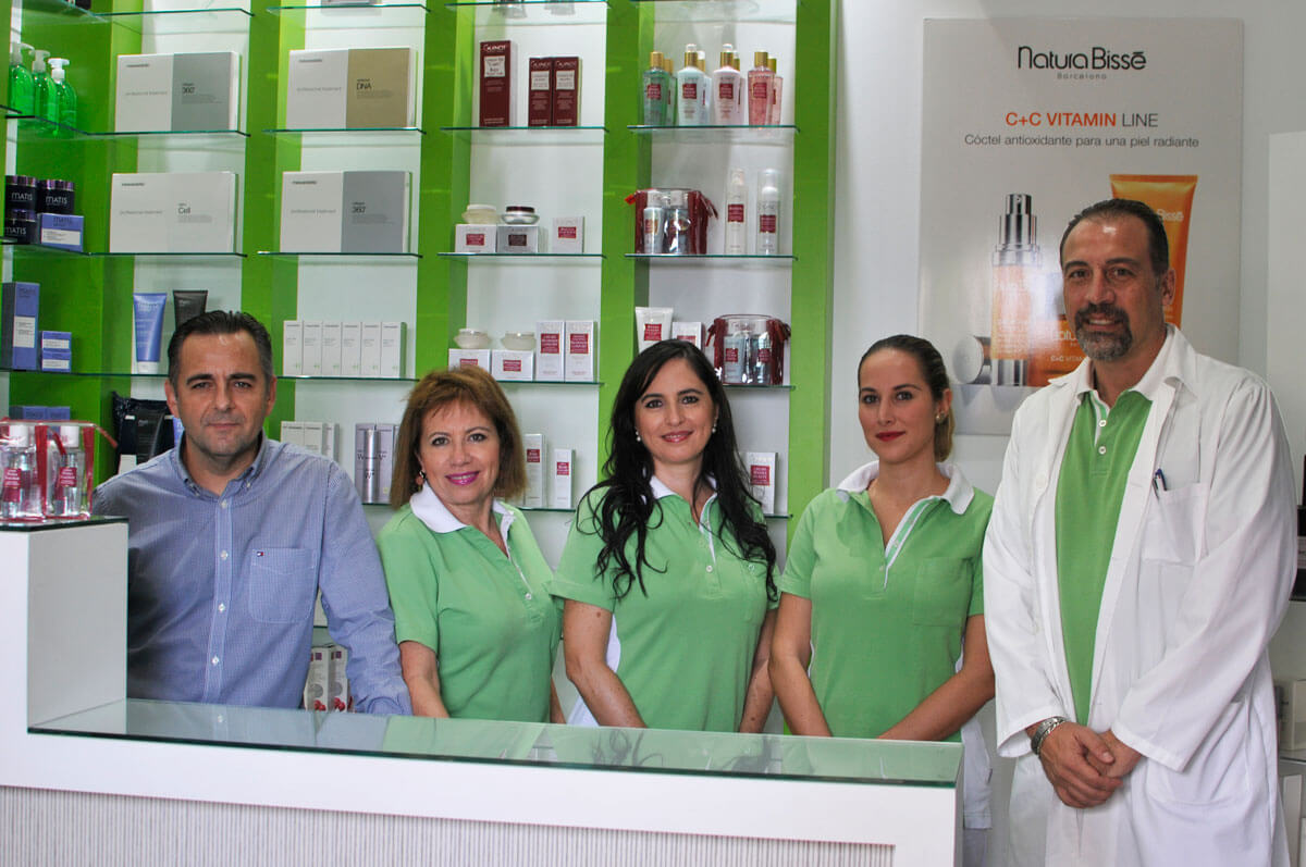 Equipo de Loe Marina en el centro